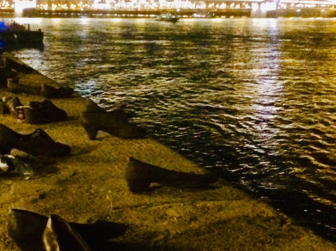 Korzo - Danube Embankment (Dunakorzó)-布达佩斯必去景点