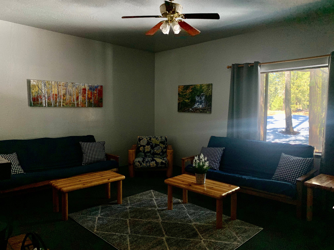 Pinecrest Chalet主图