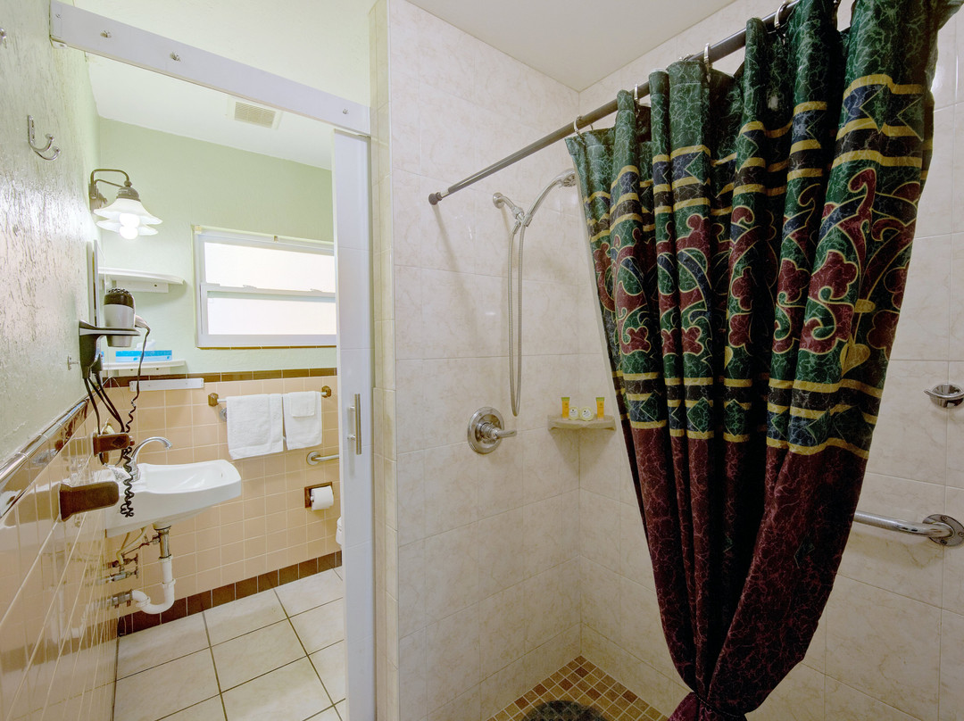 Sunshine Inn & Suites主图