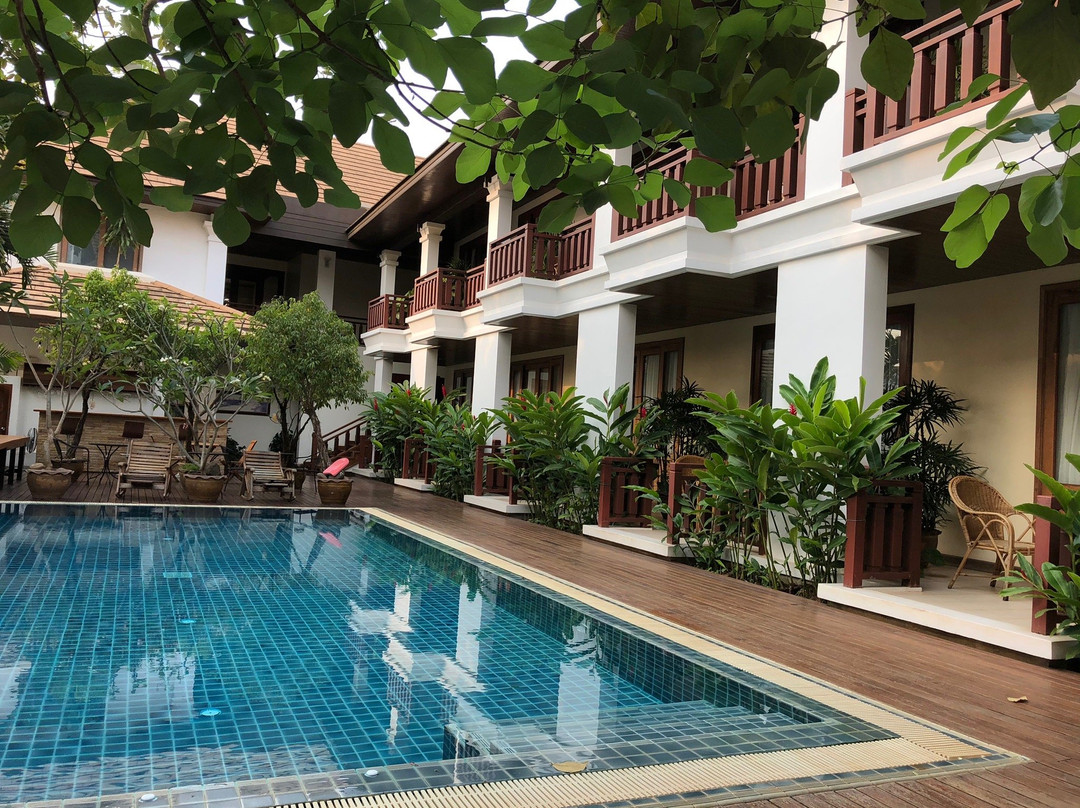 雅典娜饭店主图