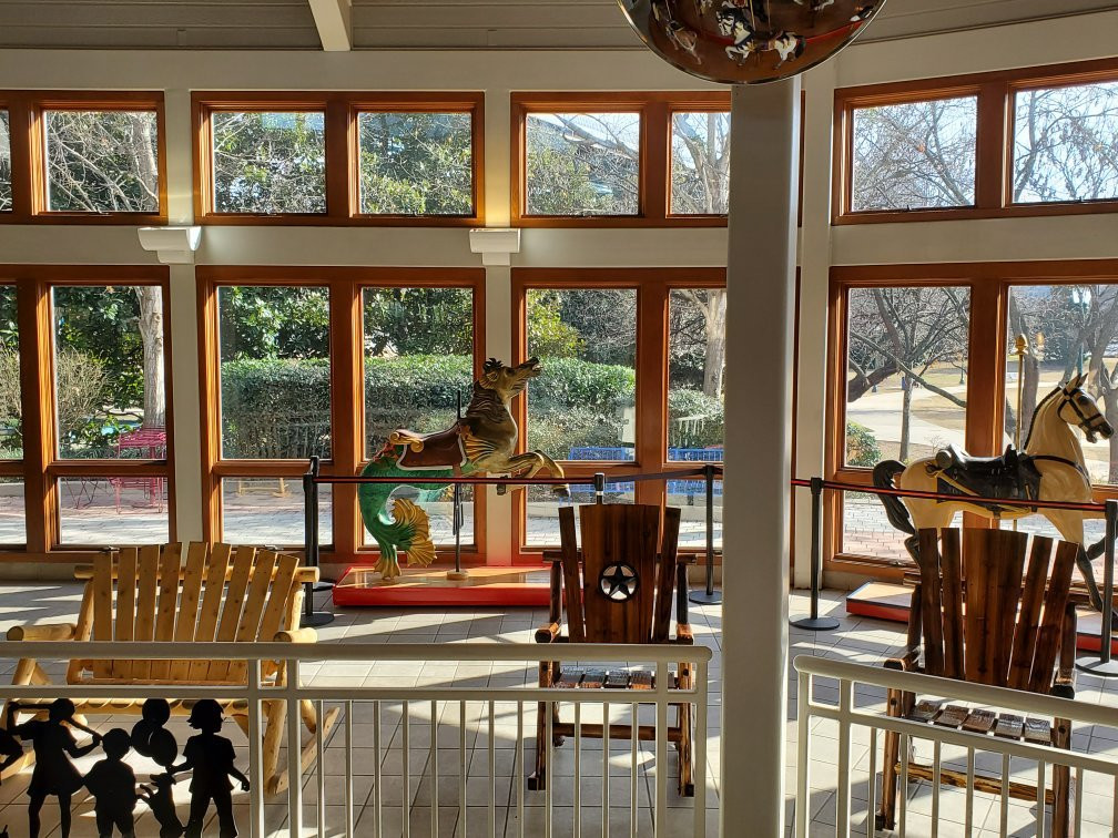 Coolidge Park Antique Carousel-查塔努加必去景点