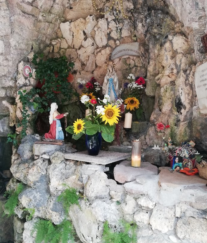 Grotta di Lourdes景点图片