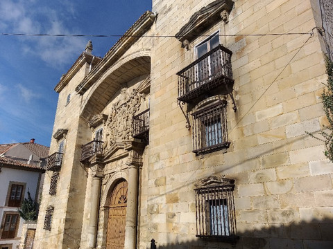 Palacio del Marques de Chiloeches-Espinosa de los Monteros必去景点