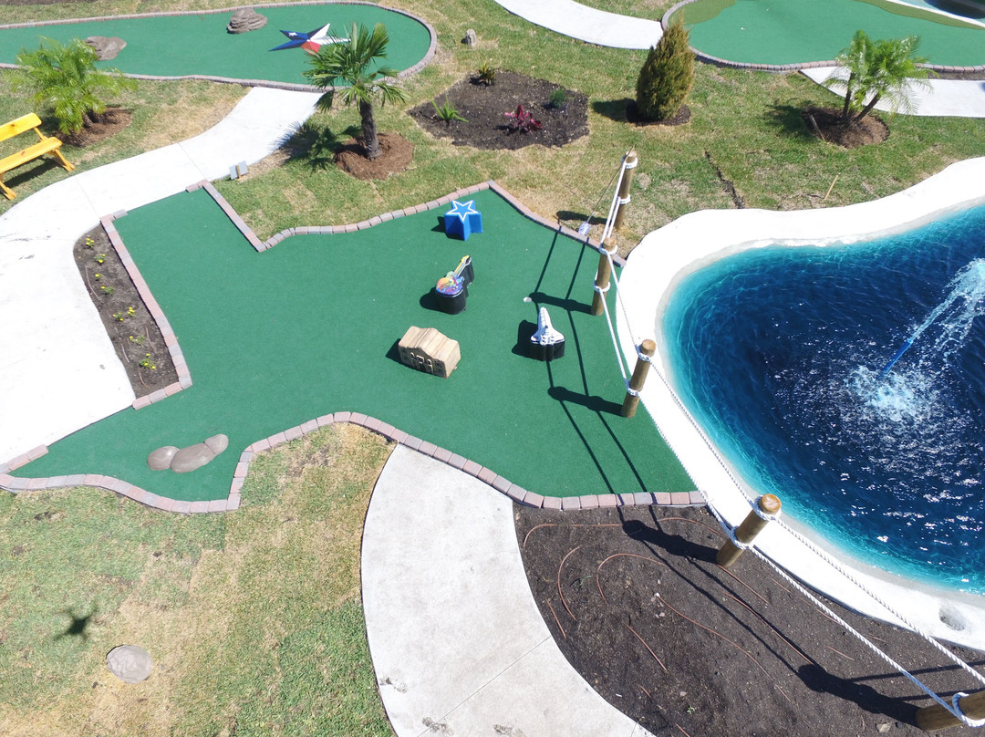 Longview Greens Miniature Golfing景点图片