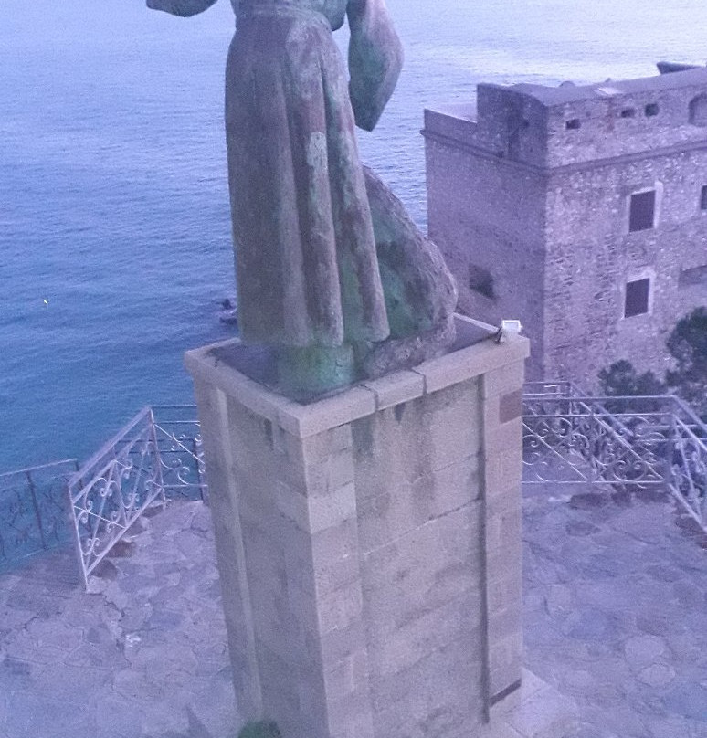 Monumento a San Francesco d'Assisi-滨海蒙特罗梭必去景点