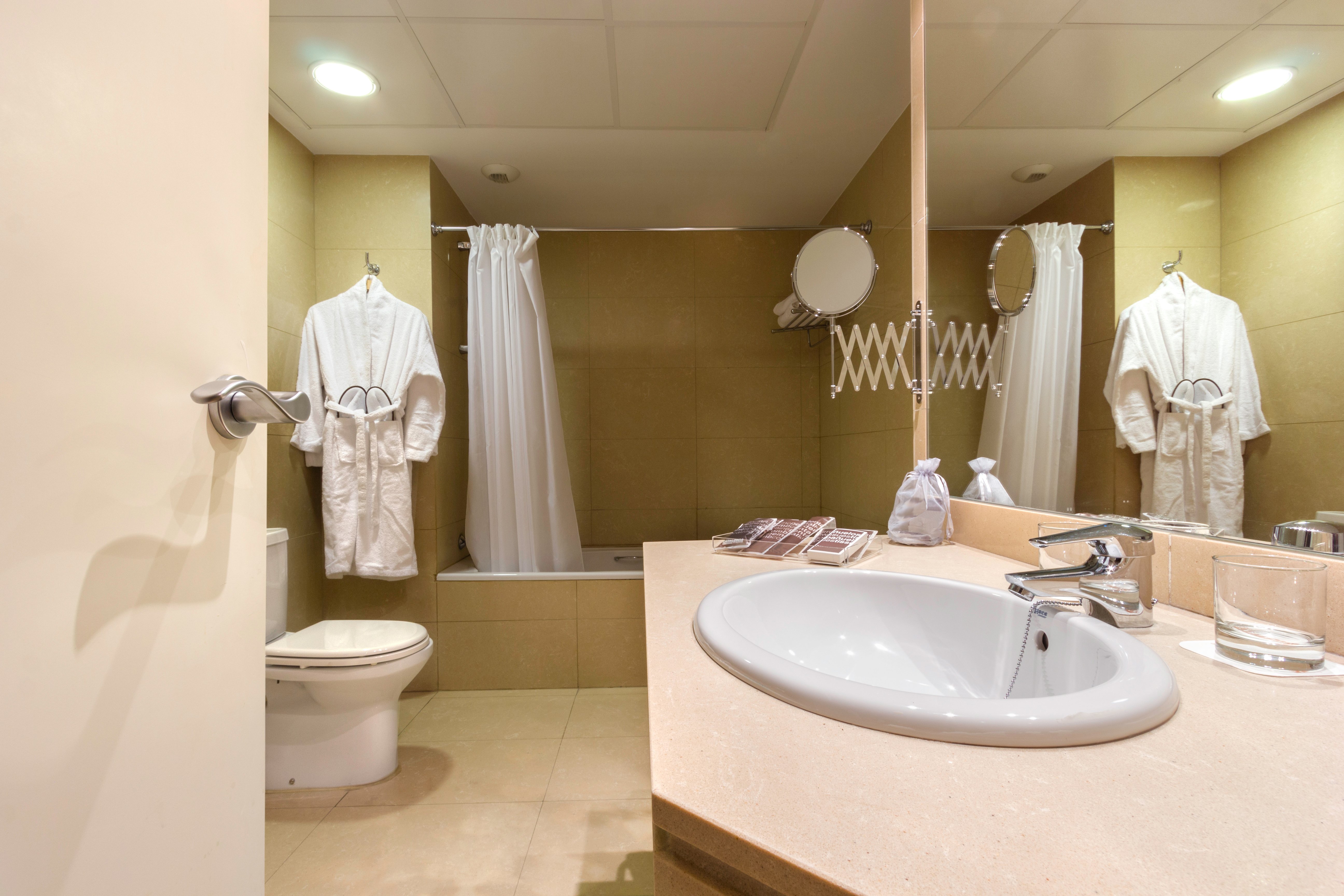 B&B HOTEL Logroño Las Cañas-官方