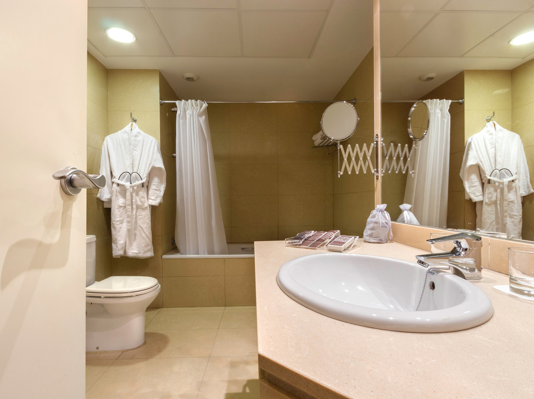 B&B HOTEL Logroño Las Cañas主图
