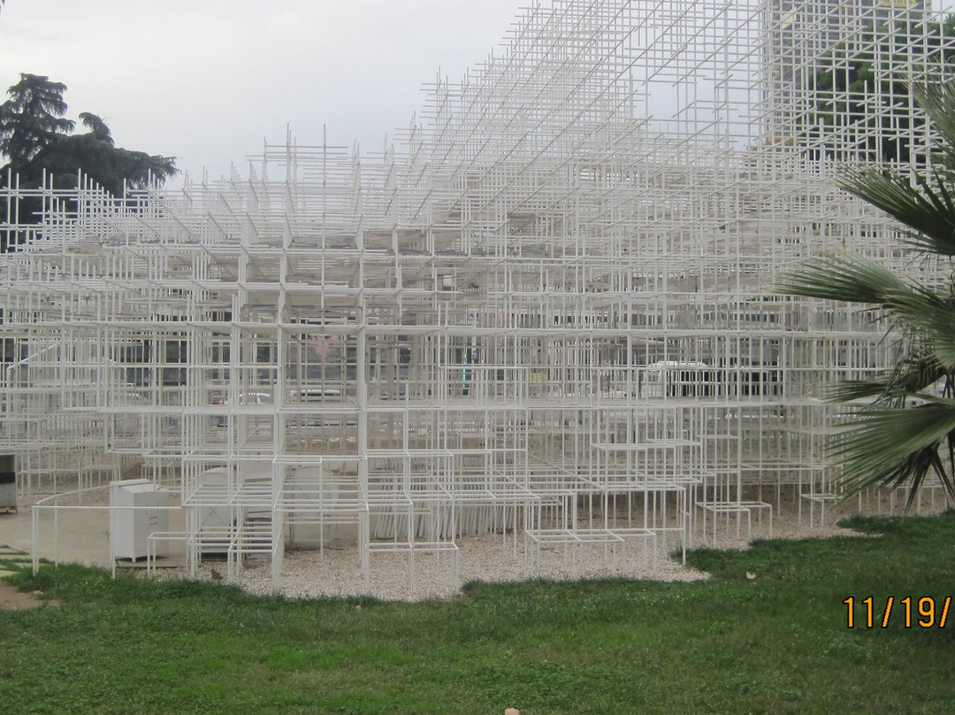 Reja "The Cloud"-地拉那必去景点