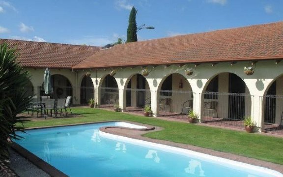 Captain's Quarters Motor Inn-官方