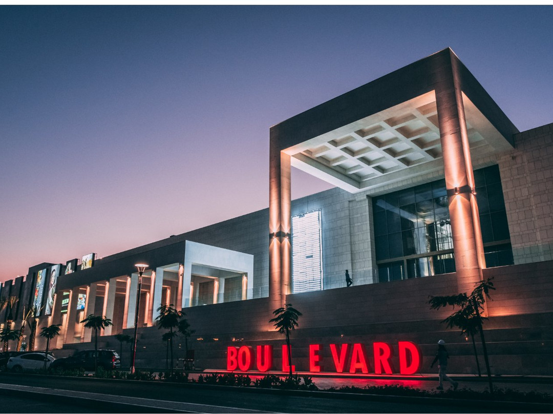 Sultan Qaboos旅游景点-Al Araimi Boulevard