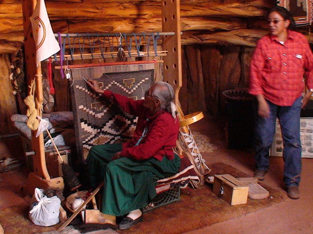 Simpson's Trailhandler Tours-纪念碑公园必去景点