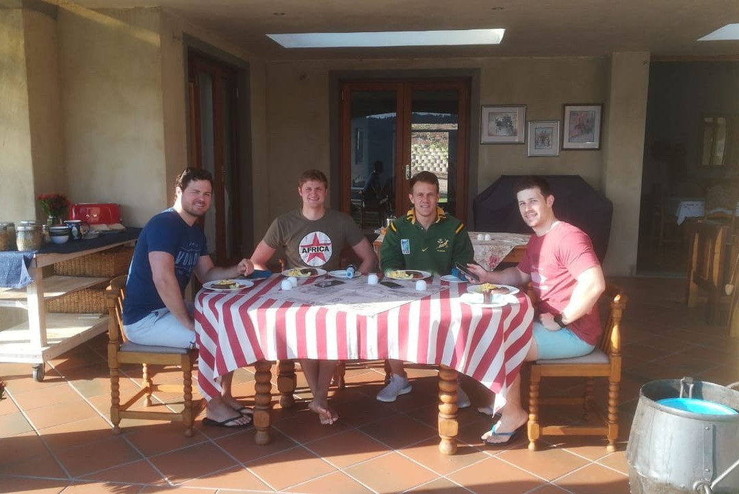 Chara Lakeside Lodge主图