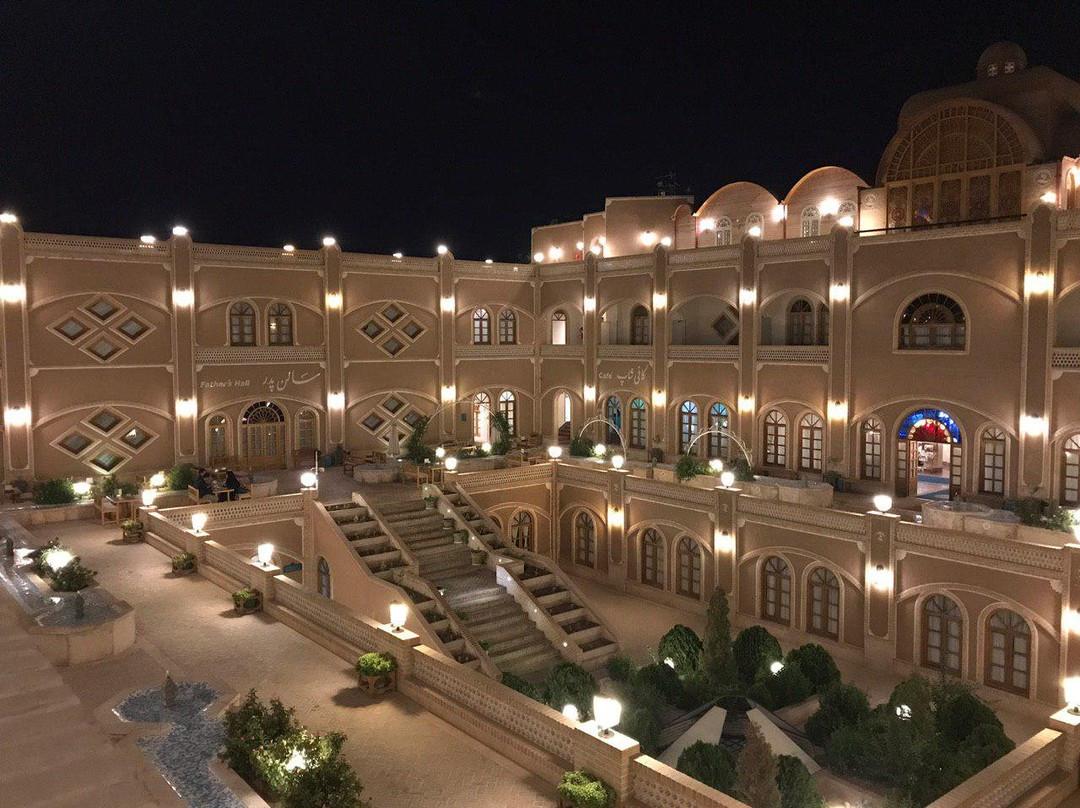 老爸旅店主图