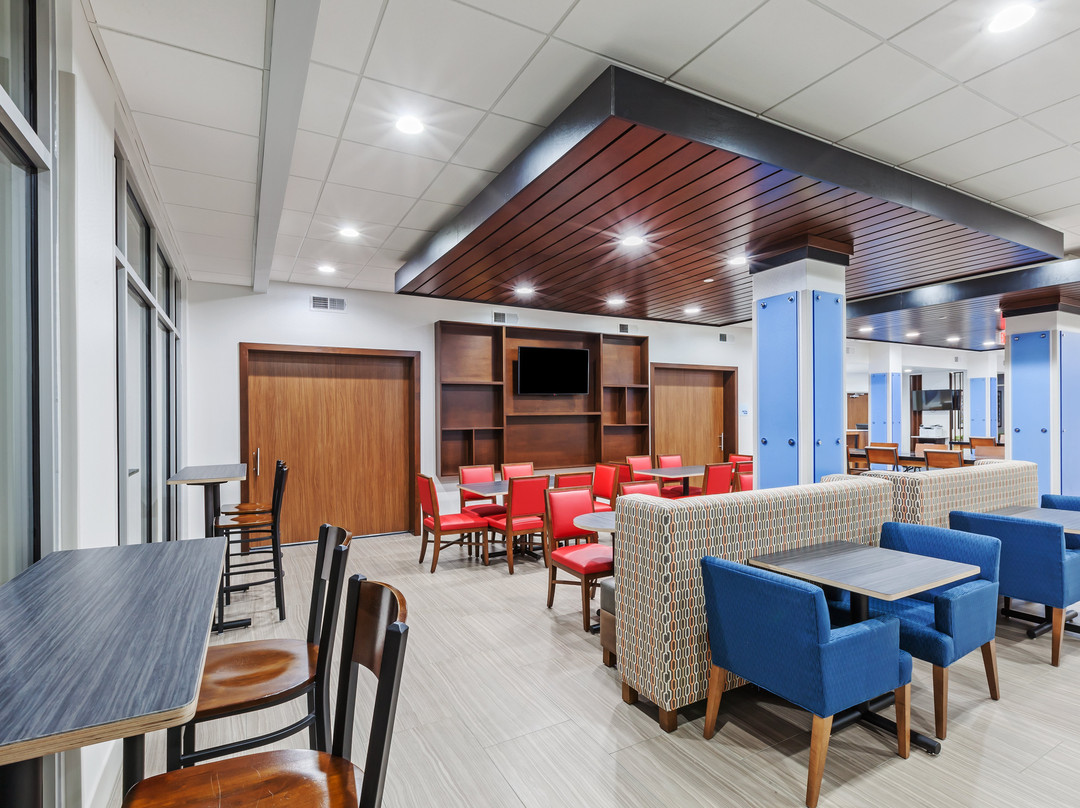 Holiday Inn Express & Suites Coffeyville By IHG主图