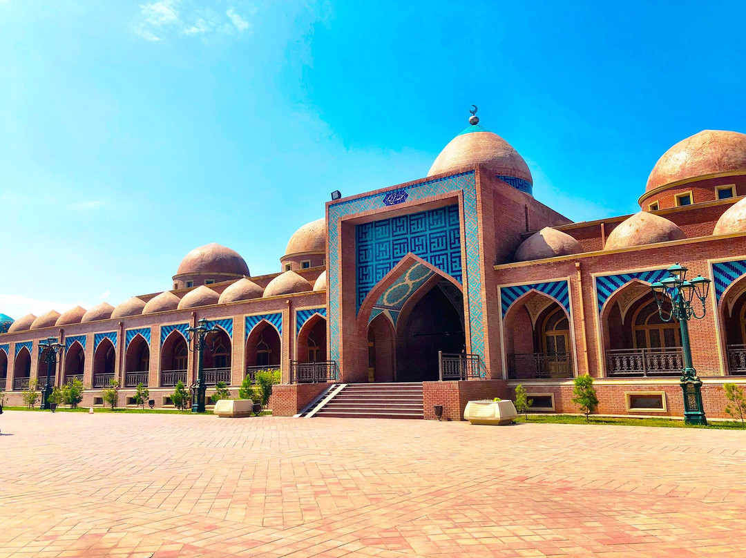 Imamzadeh Mausoleum-占贾必去景点