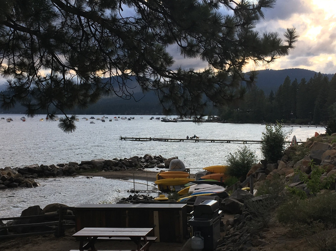 红太狼湖畔小屋主图