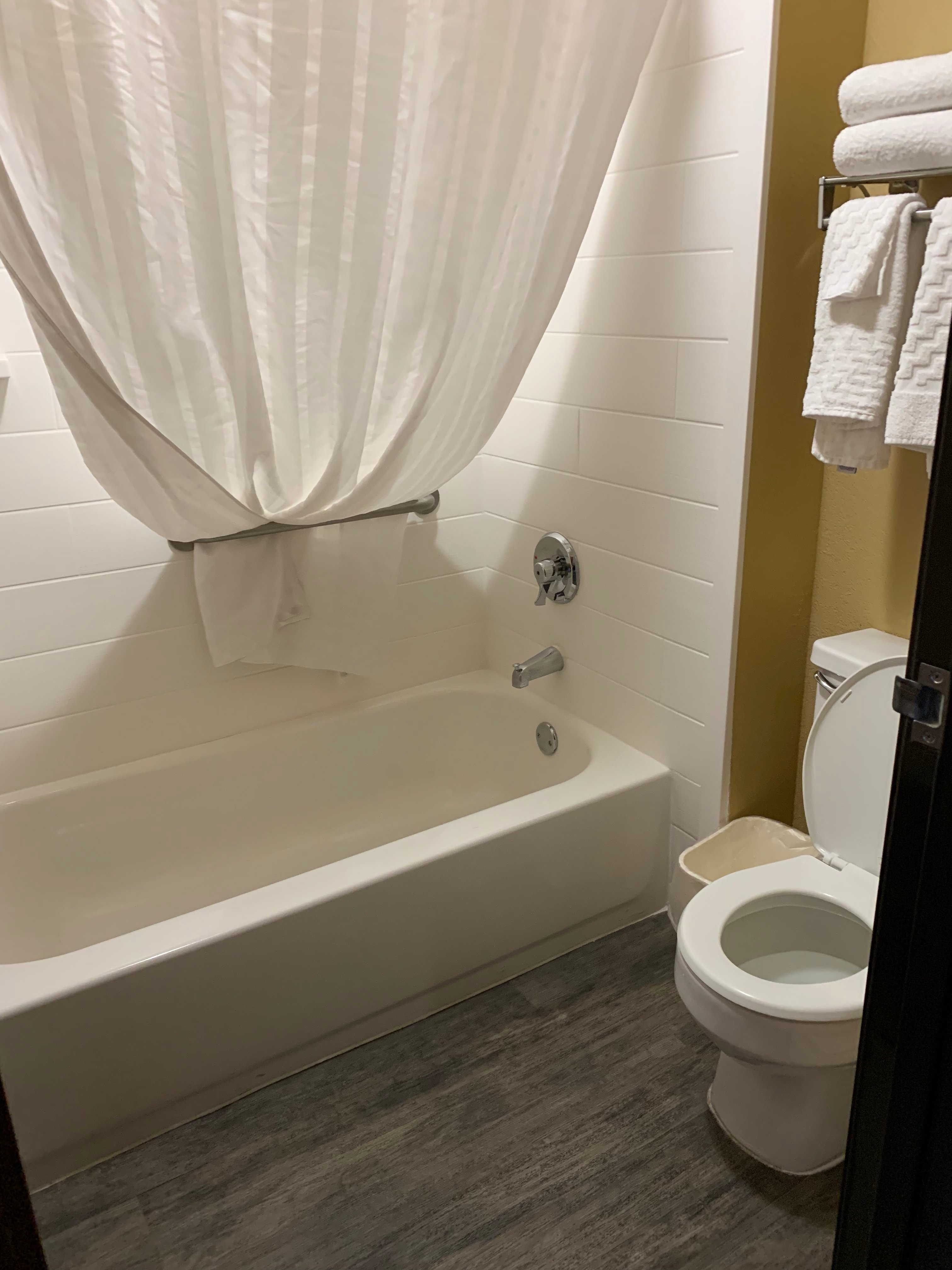 鲍威尔湖贝斯特韦斯特普勒斯酒店-浴室