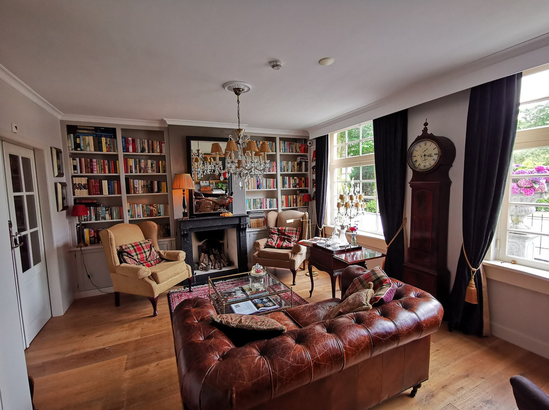 巴顿皇冠酒店主图