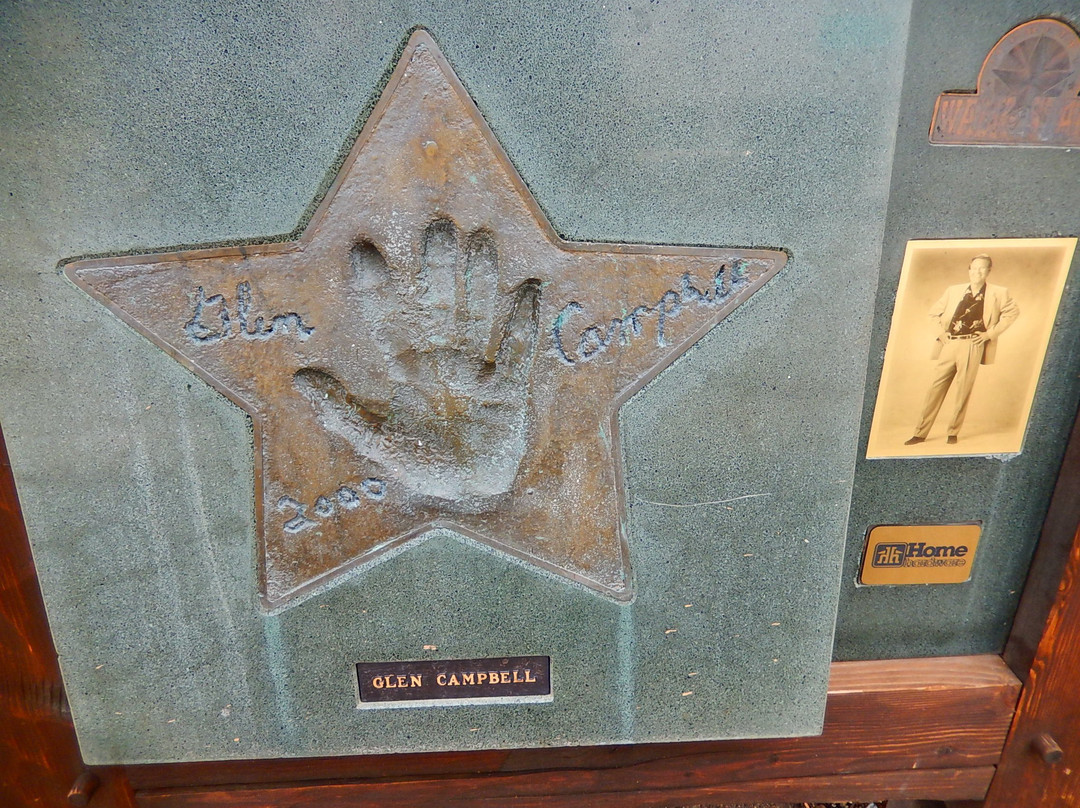 Walk of Stars Murals-梅里特必去景点