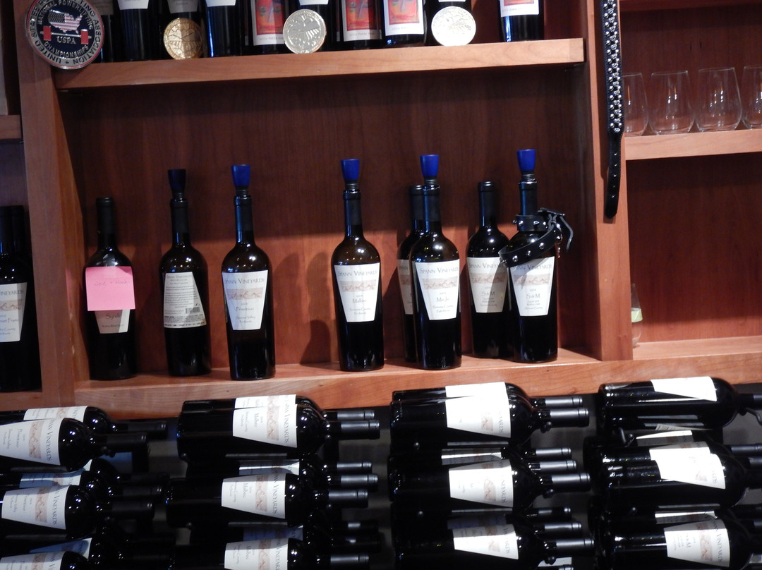 Spann Vineyards Tasting Room景点图片