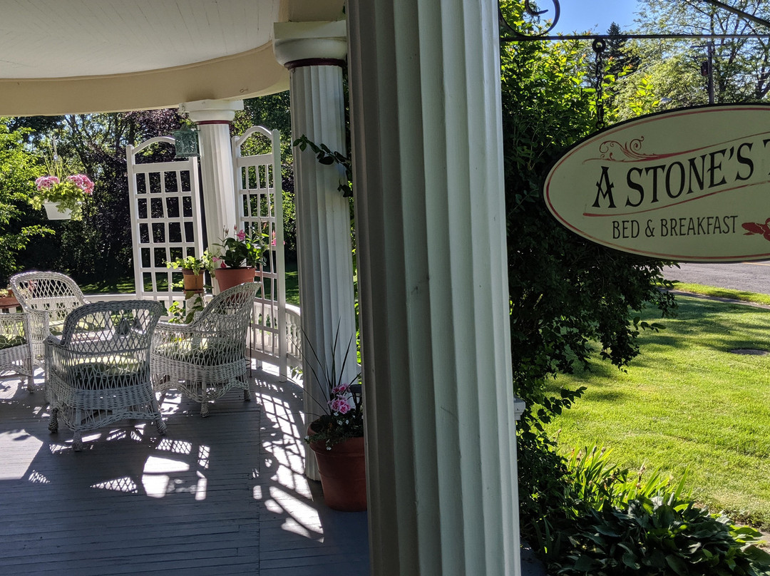 A Stone's Throw Bed And Breakfast主图