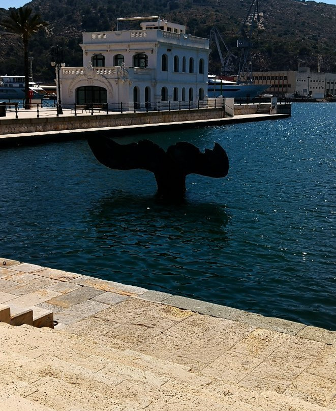 Sculpture Whale Tail景点图片