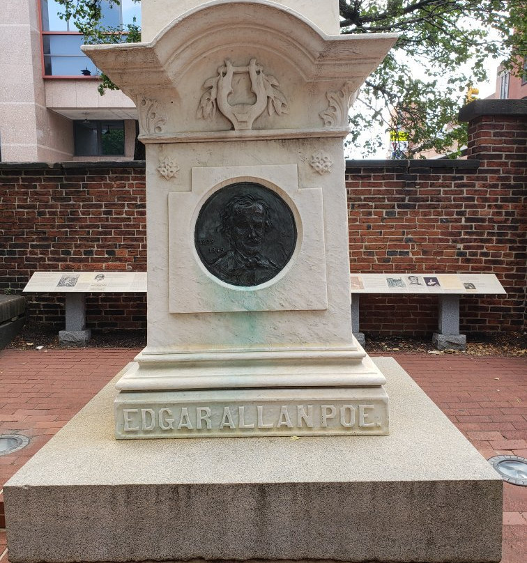 Edgar Allan Poe's Grave Site and Memorial景点图片