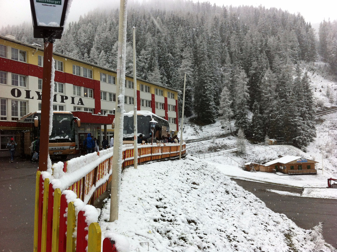 奥林匹亚酒店主图