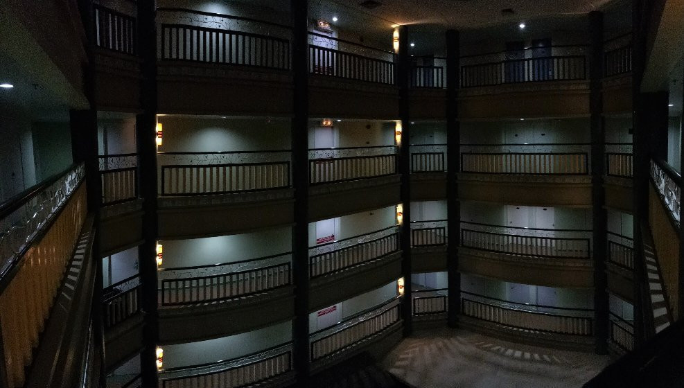 阿鲁大酒店主图