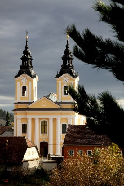 Zupnijska Cerkev sv. Lovrenca-Raka必去景点