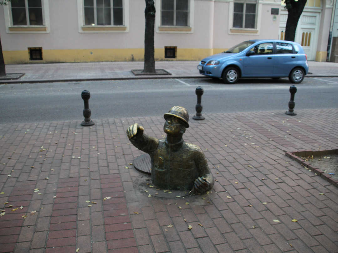 Plumber Memorial Sculpture景点图片