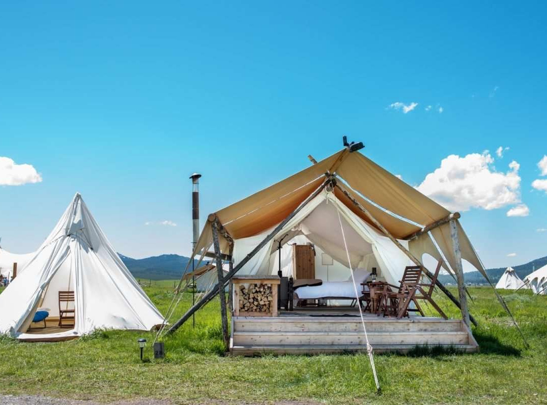 黄石帆布酒店主图