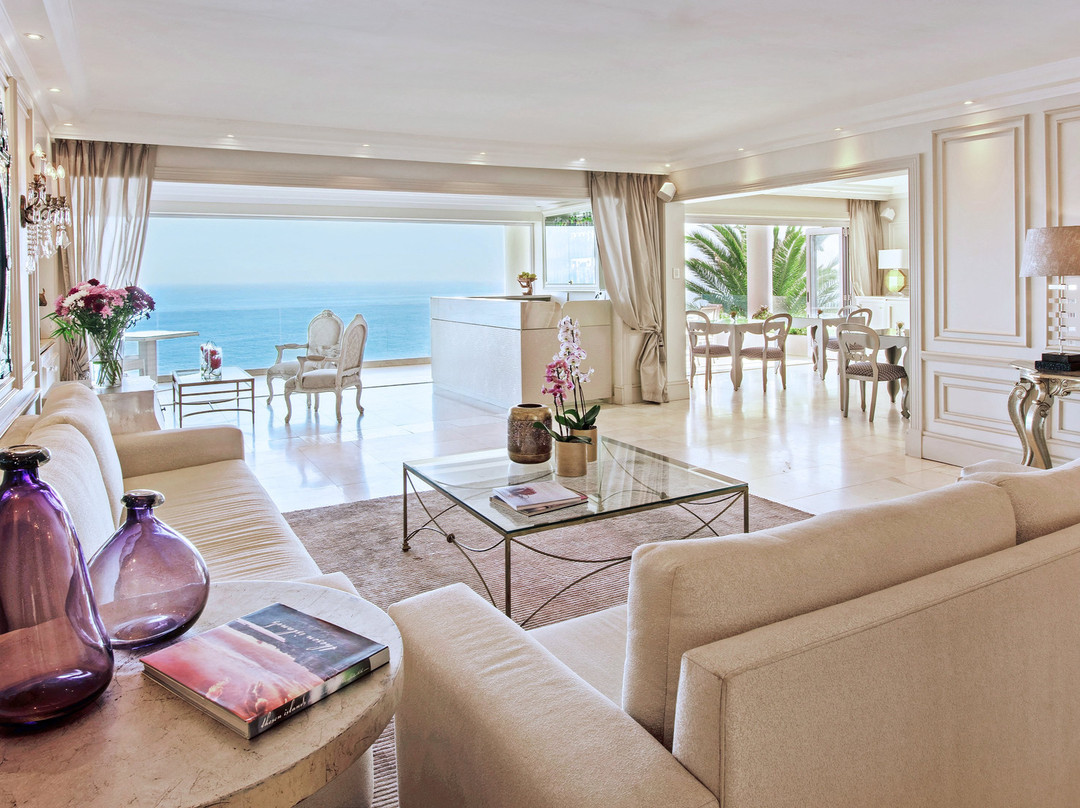 The Clarendon Bantry Bay主图