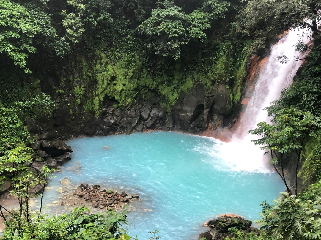 Experience hiking to Leona Waterfall景点图片