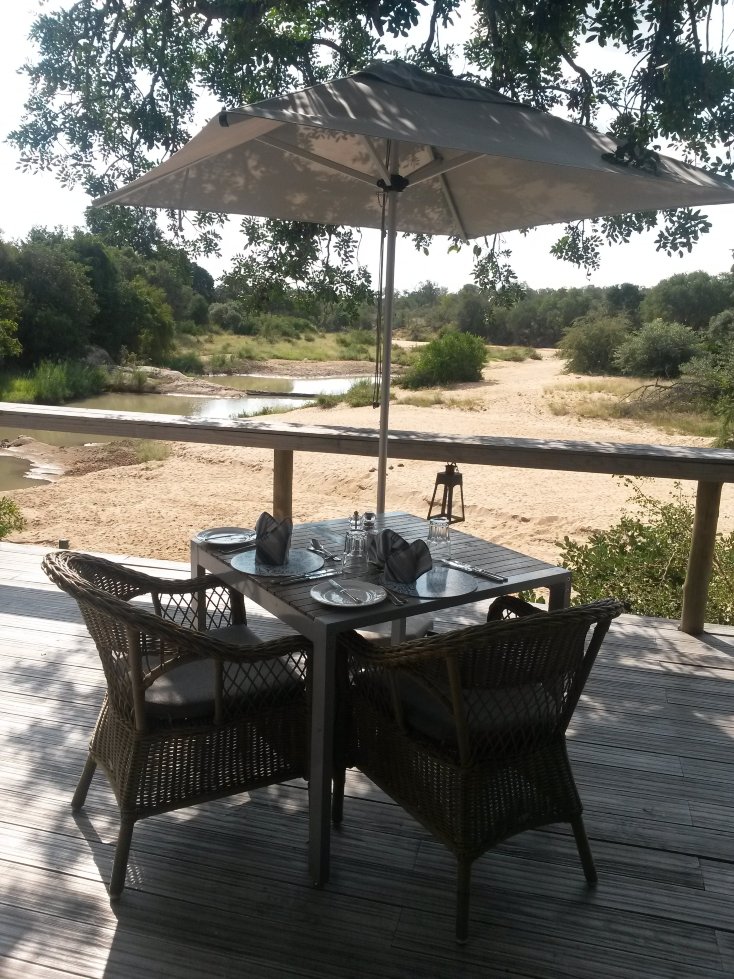 荆棘丛游戏山林小屋-餐饮