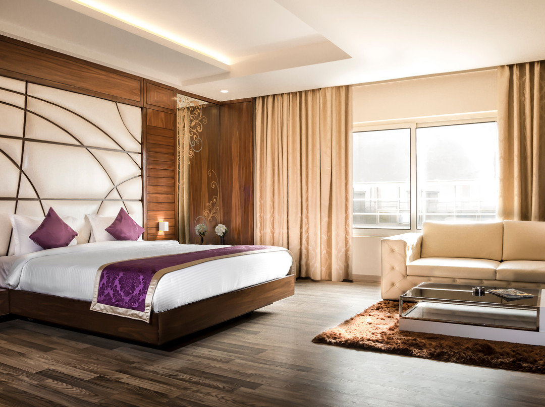 M crown Hotel主图