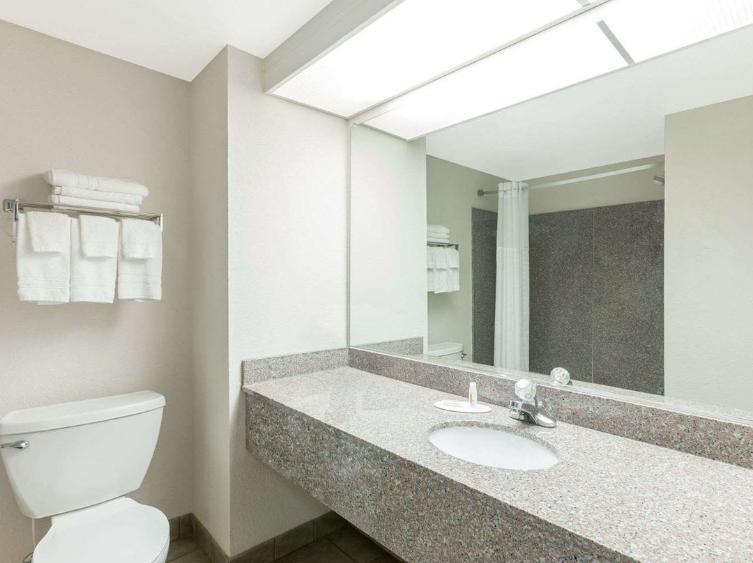 Best Western Prime Inn & Suites主图