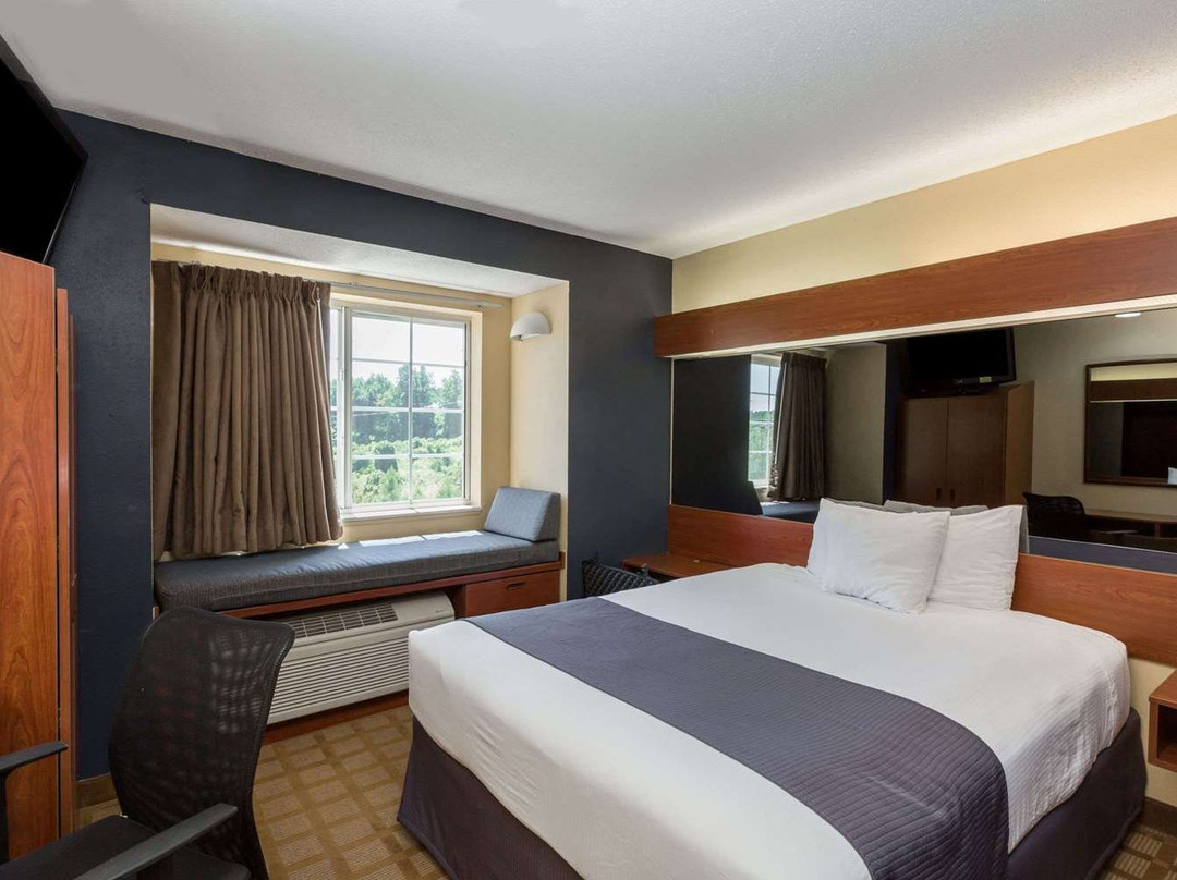 Microtel Inn & Suites by Wyndham Hillsborough主图