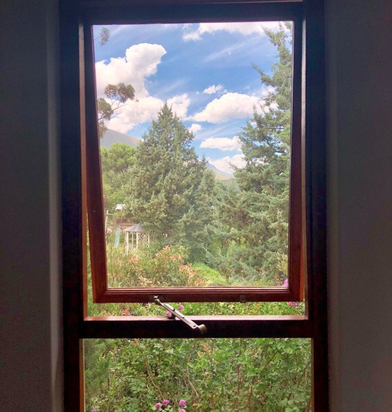 A Hilltop Country Retreat主图