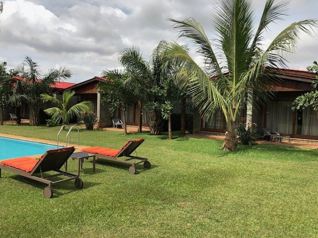 卢本巴希酒店住宿-Hotel Planet Hollybum