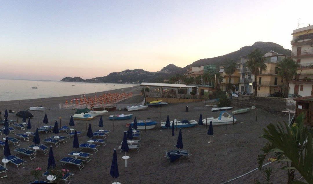 Spiaggia di Mazzeo景点图片