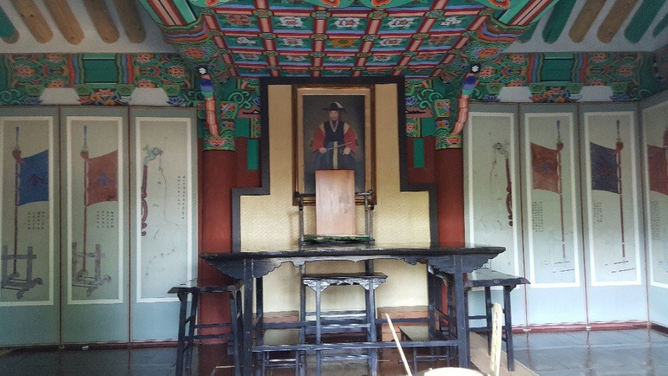 Chungnyeolsa Temple景点图片