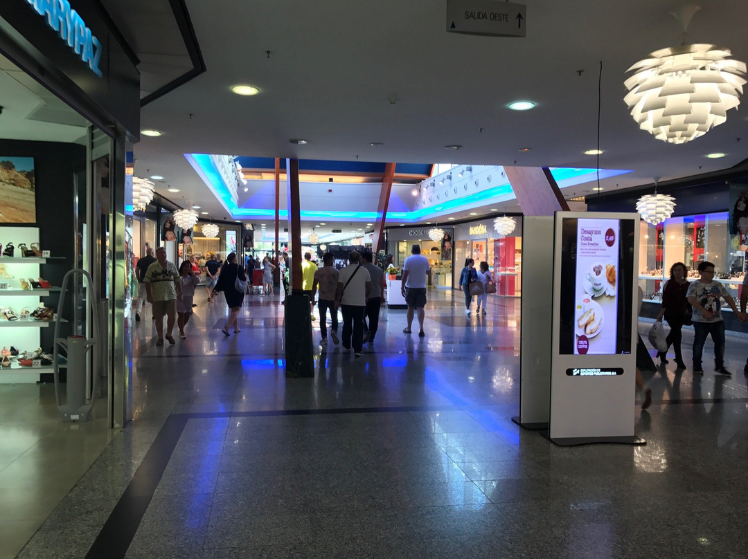 La Canada Shopping Centre景点图片