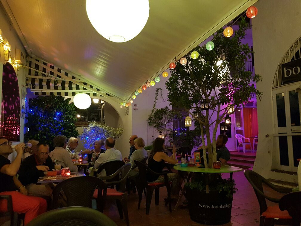 Bar-Coctelería Teteria Albanta.