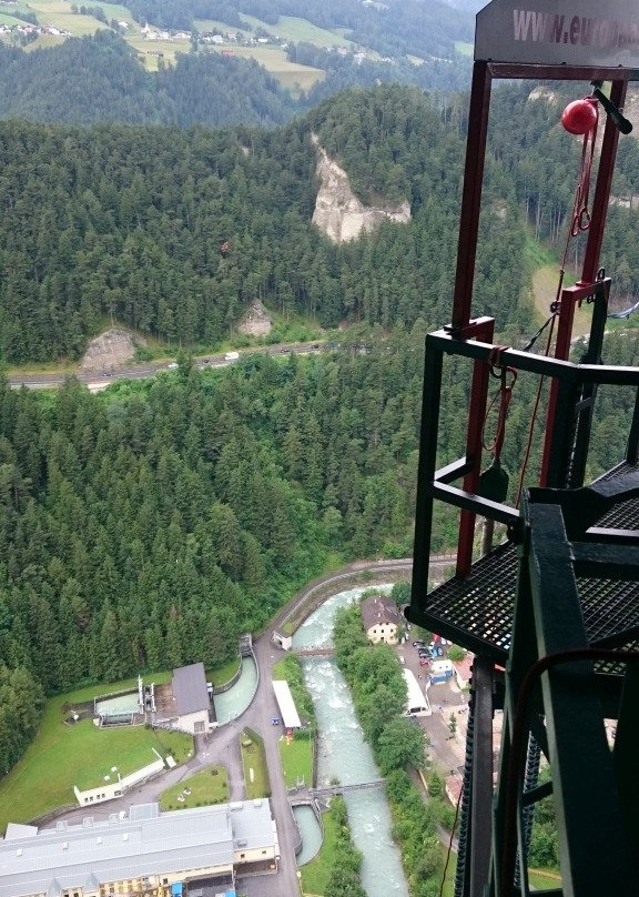 Rupert Hirner Bungy Jumping-雄山史都拜谷必去景点