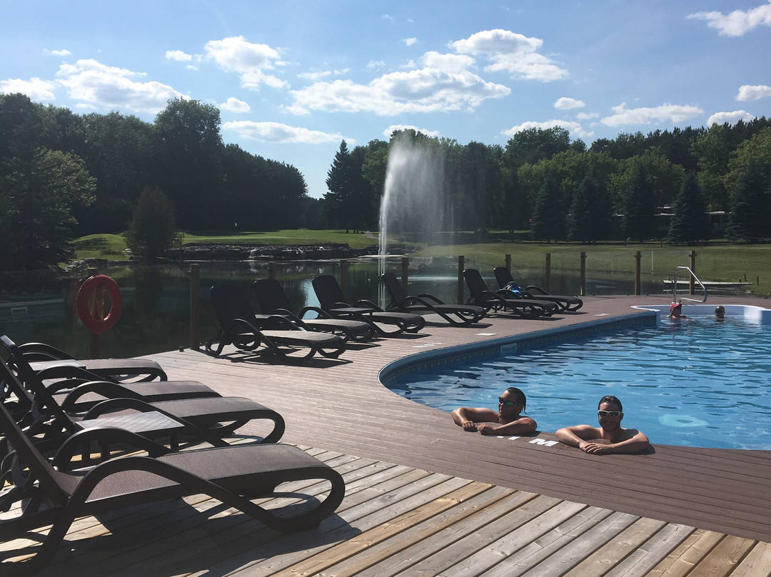 Six Foot Bay Resort