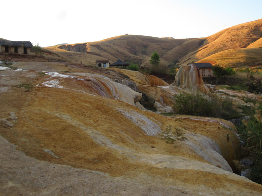 Geysers of Analavory景点图片