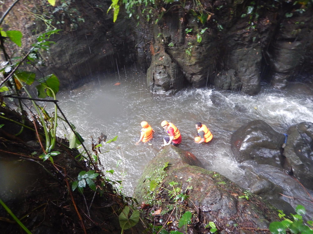 Curug Priuk, Naga Dan Barong-茂物必去景点