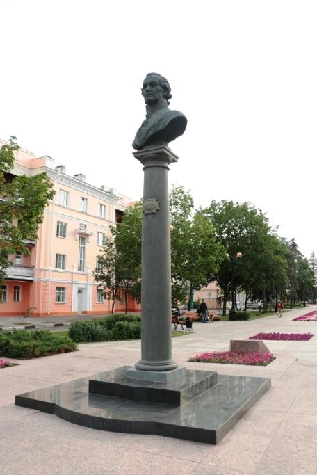 Monument to Derzhavin景点图片