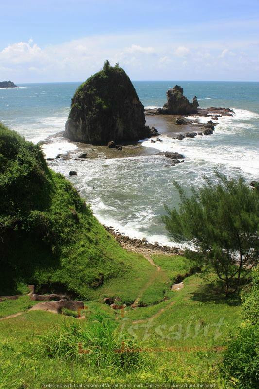 Watu Lumbung Beach景点图片
